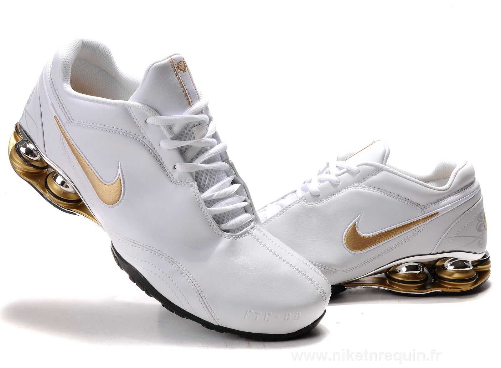 Blanc et chaussures ou nikeshox R5 (1).JPG